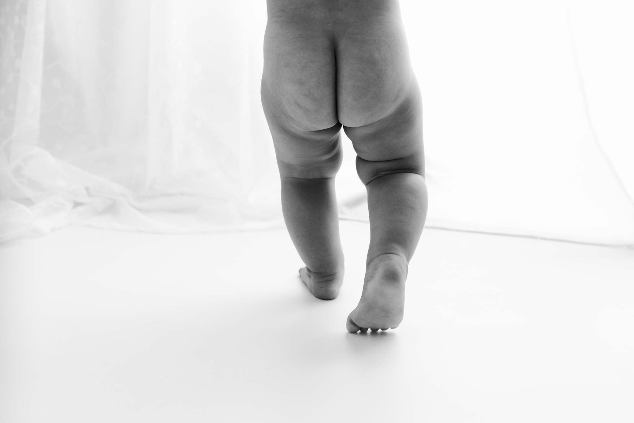 Babys erste Schritte beim Baby Fotoshooting